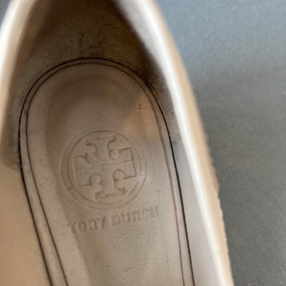 Tory Burch Leather Mules
Neutrals
Printed
Straw Trim
Round-Toes
Wedge Heels - Picture 3 of 5